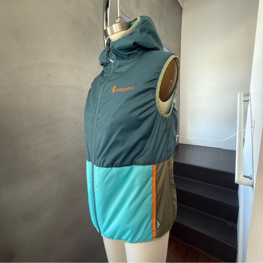 Cotopaxi Women's Green and Blue Hooded Vest -Reversible - Picture 5 of 9